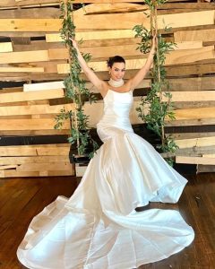Yusby on set modeling of the bridal show